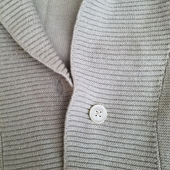 Beautiful Oatmeal/gold 3/4 sleeve sweater... - Picture 2 of 3